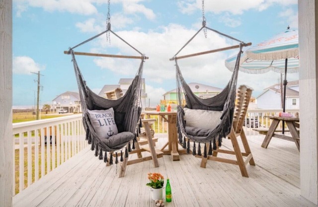 Stunning Crystal Beach home with gulf views and beach access