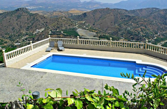 Stunning Discount Offers for July & August from Vine Ridge Retreats Management