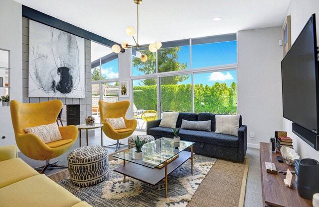 Stunning Dog-Friendly Retreat With Private Pool, Fireplace, BBQ and More