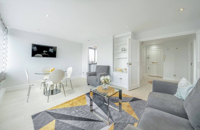Stunning Flat in Chelsea, Kings Road with Balcony