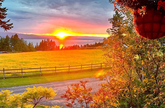 Stunning Flathead Lake Views! 3-bedroom house in Bigfork w/private deck/firepit
