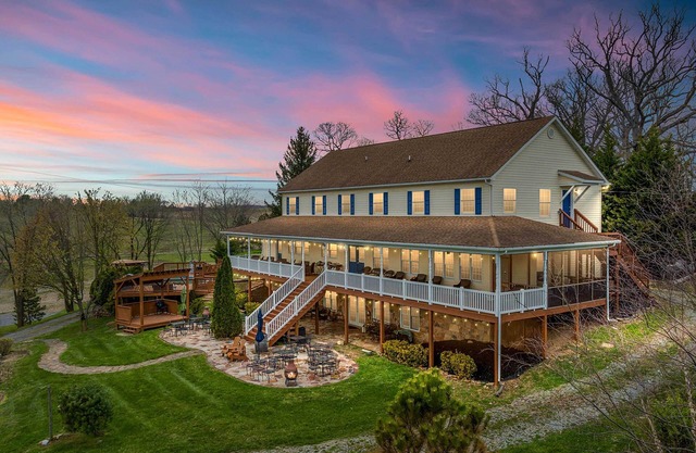 Stunning Former Winery w/Pool & Mtn Views!