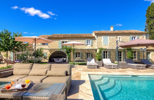 Stunning private villa for 11 people with private pool, WIFI, TV, terrace and pets allowed