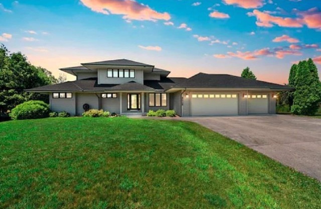 Stunning Frank Lloyd Wright inspired vacation house in Sister Bay Great Location