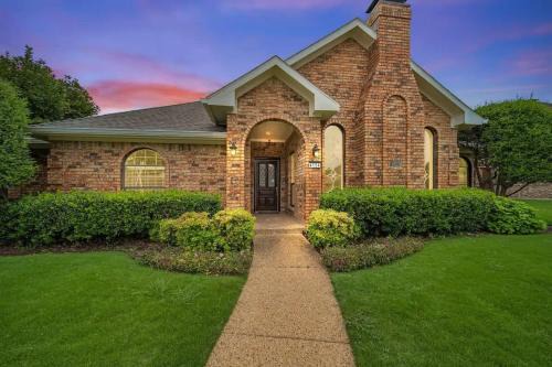 Stunning Gables House Basketball Court