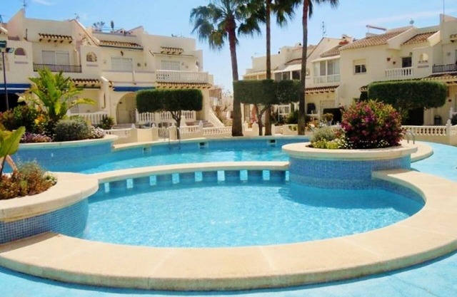 Stunning Ground Floor Apt. near Beach ,Wifi Fibre Optic incl.