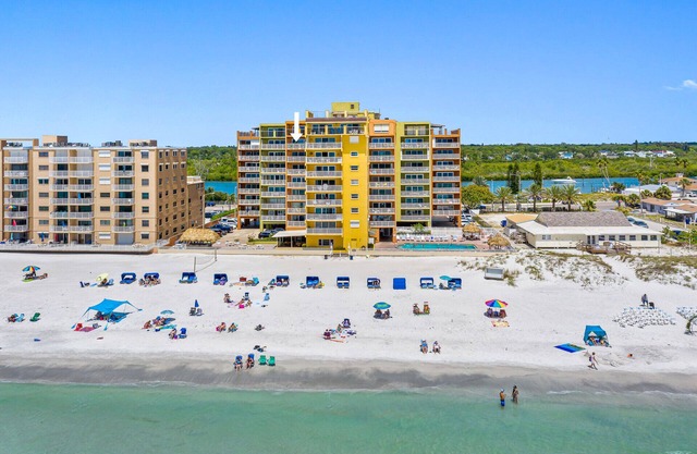 Stunning Gulf Views-Clean-Fully renovated-Holiday Villas lll-by Clearwater Beach