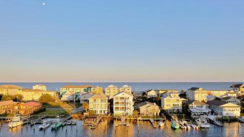 Stunning Harbor Views Boat Slip, 2 King Bedrooms,
