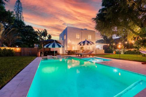Stunning Historic Villa with Jacuzzi Heated Pool and Resort style Backyard
