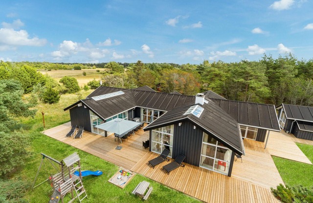 Stunning home in ålbæk with WiFi