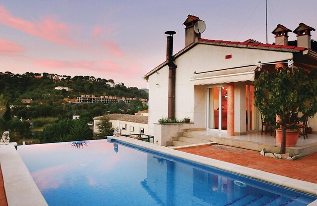 Stunning home in Calonge with WiFi