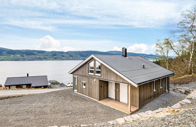 Stunning home in Gjemnes with WiFi