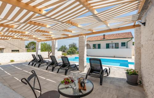Stunning Home In Lun With Wifi