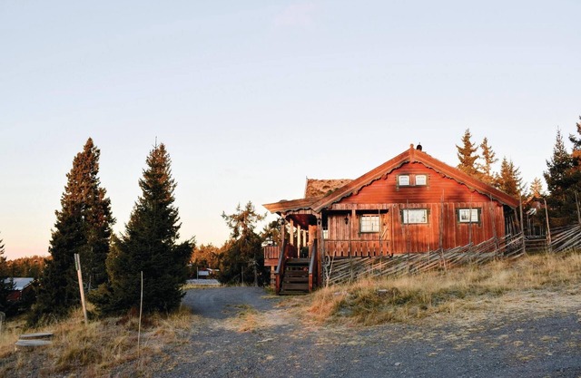 Stunning home in Sjusjøen with kitchen