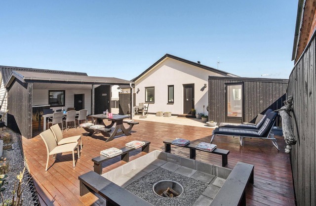 Stunning home in Thyborøn with WiFi