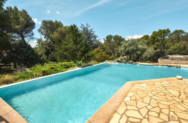 Stunning home in Uchaux