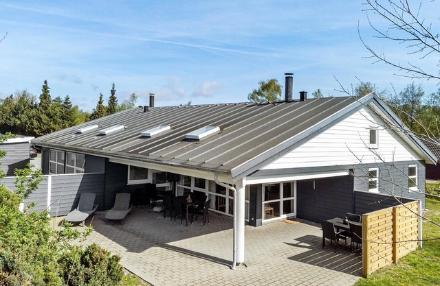 Stunning home in Væggerløse with WiFi