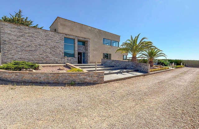 Stunning home in Yecla with private swimming pool, can be inside or outside