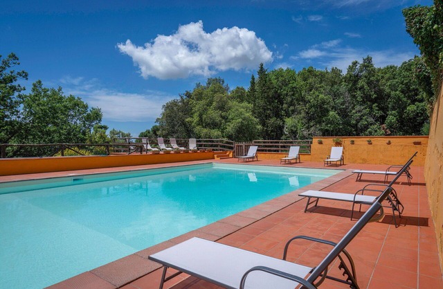 Stunning private villa for 12 guests with private pool, WIFI, TV, patio and pets allowed