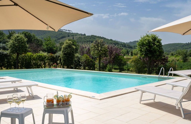 Stunning private villa for 7 people with WIFI, private pool, TV, patio and pets allowed