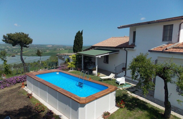 Stunning private villa for 9 people with WIFI, private pool, TV, terrace and pets allowed