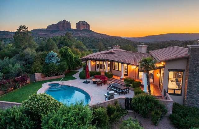Stunning Luxury Paradise with Views, Pool and Hot Tub in Sedona! Sedona Paradise