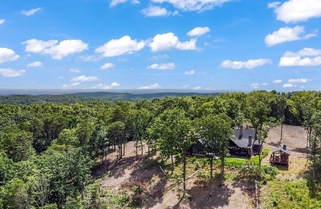 Stunning Mtn Views + Hot Tub + Sauna + Game Room