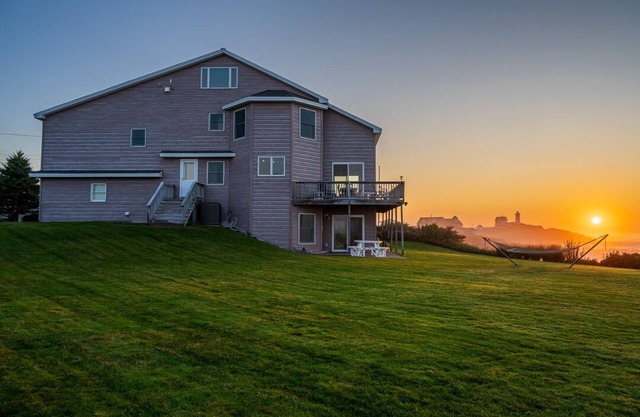 Stunning Nubble Lighthouse & Ocean Views, 3891 sq. ft. 267' of rocky coast!