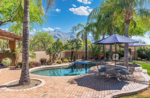 Stunning oasis, spectacular hiking, golf, views & more in Catalina Foothills!