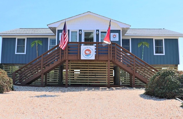 Stunning Ocean Front Views-Pet Friendly-Clean, Sound System indoors and out!
