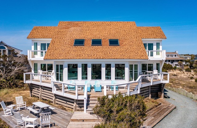 Stunning Oceanfront - Expansive Views - Central Location near Market & BHI Club