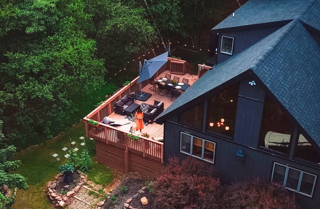 Stunning Pocono cabin w/hot tub, game room, fire pit, lake