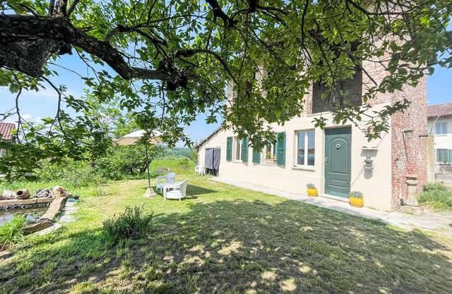 Stunning private villa for 2 guests with WIFI, A/C, TV, patio, pets allowed and panoramic view