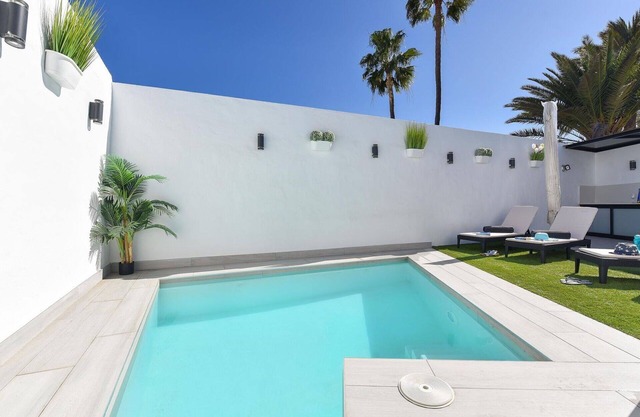 Stunning private villa for 6 guests with private pool, A/C, WIFI, TV, patio and pets allowed