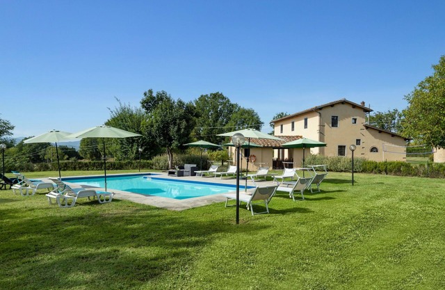 Stunning private villa for 10 people with WIFI, A/C, private pool, TV, patio and pets allowed