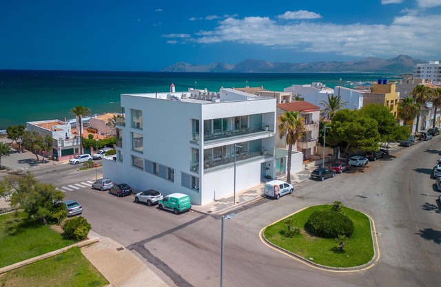 Stunning private villa for 18 people with A/C, WIFI, TV and patio