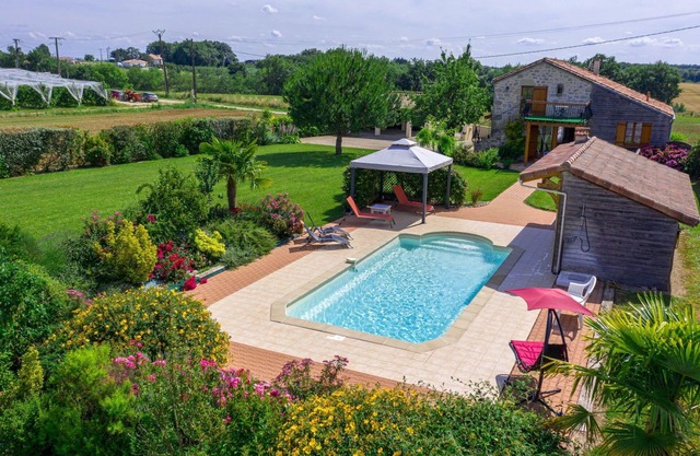 Stunning private villa for 6 people with A/C, private pool, WIFI, TV, terrace and pets allowed