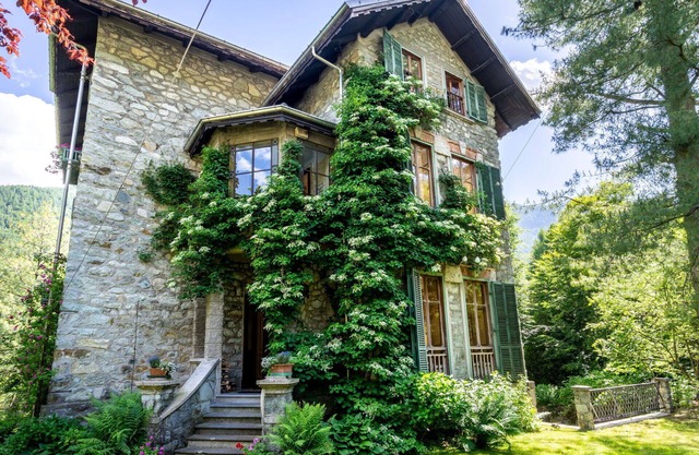 Stunning private villa for 12 people with WIFI, TV, patio and pets allowed