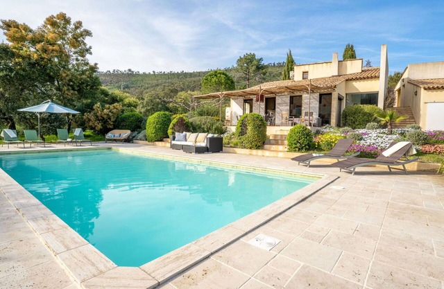 Stunning private villa for 9 people with WIFI, private pool, A/C, TV, terrace and pets allowed