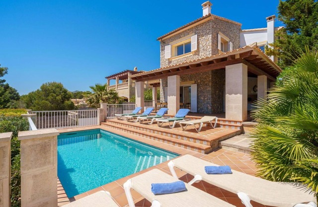 Stunning private villa for 8 people with WIFI, private pool, A/C, TV, terrace and pets allowed