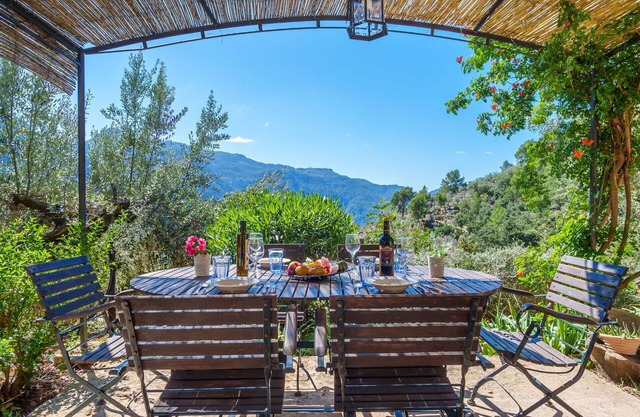 Stunning private villa for 4 guests with WIFI, TV and patio