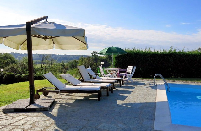 Stunning private villa for 10 guests with WIFI, private pool, TV, terrace and pets allowed