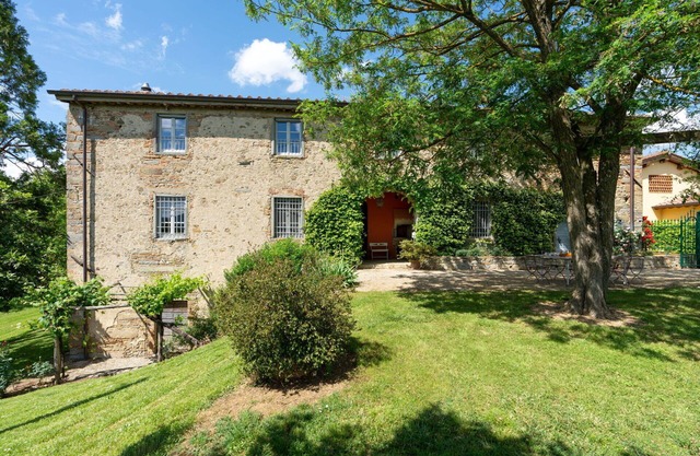 Stunning private villa for 10 people with TV, pets allowed and panoramic view
