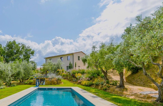 Stunning private villa for 6 guests with A/C, WIFI, private pool, TV and patio