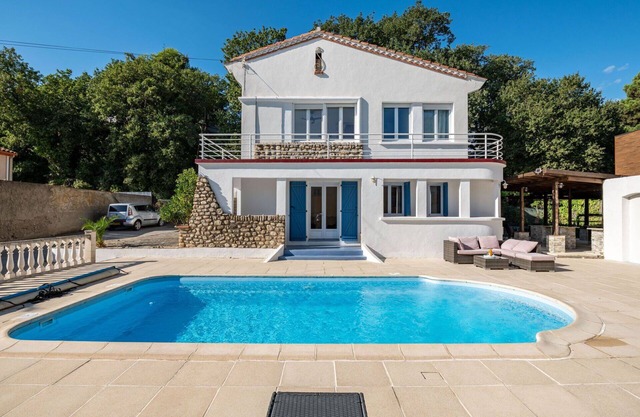 Stunning private villa for 8 people with WIFI, A/C, private pool, TV and terrace