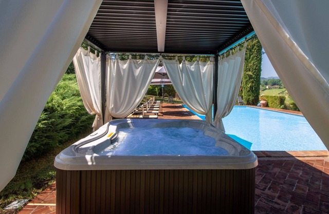 Stunning private villa for 8 people with WIFI, private pool, A/C and TV