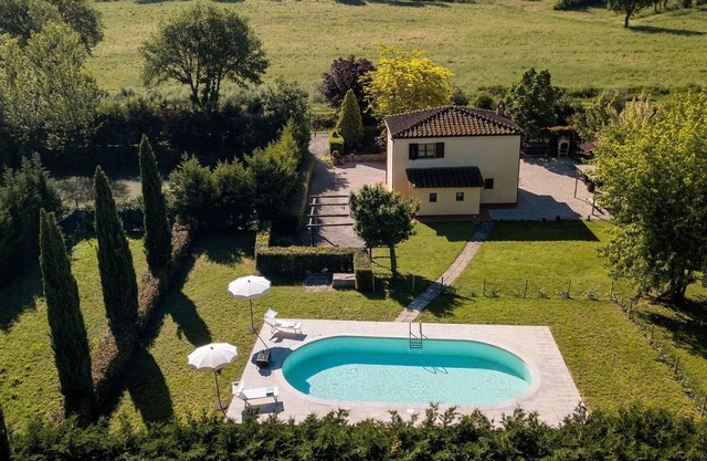 Stunning private villa with private pool, WIFI, A/C, patio, panoramic view, close to Montepulciano
