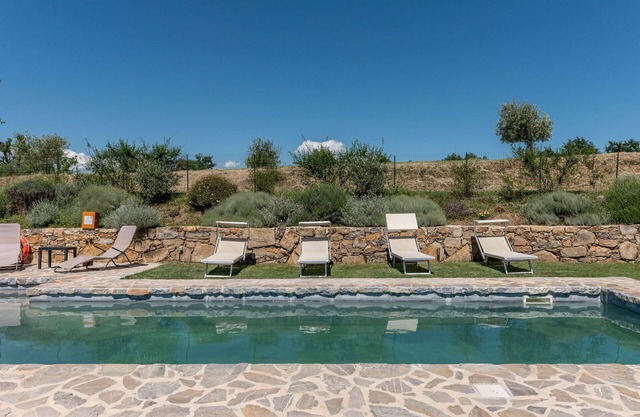 Stunning private villa with WIFI, private pool, TV, patio, pets allowed and panoramic view