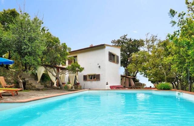 Stunning private villa for 8 people with WIFI, private pool, TV, terrace, pets allowed and parking
