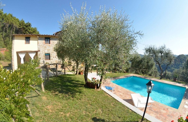 Stunning private villa with private pool, WIFI, TV, pets allowed and panoramic view, close to Lu.